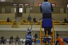 Una imagen del encuentro esta tarde en el pabellón de Los Pajaritos. /SN