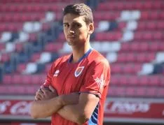 Foto 8 - Fotos: La nueva equipaci&oacute;n del Numancia cuenta con el Caballito pero se olvida del pantal&oacute;n azul