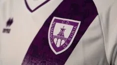 Foto 4 - Fotos: La nueva equipaci&oacute;n del Numancia cuenta con el Caballito pero se olvida del pantal&oacute;n azul