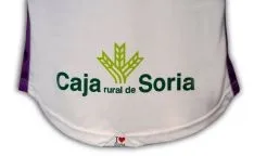 Foto 3 - Fotos: La nueva equipaci&oacute;n del Numancia cuenta con el Caballito pero se olvida del pantal&oacute;n azul