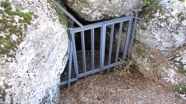 Entrada a la cueva de la majada del cura