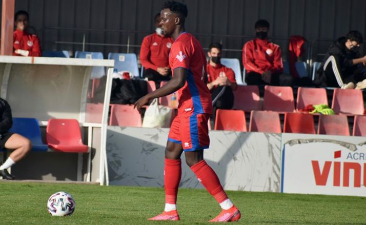 El jugador sobre el césped de la Ciudad Deportiva. /CDN