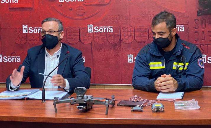 Rodríguez (izda.) y Modrego, en la presentación ante la prensa. /Ayto.