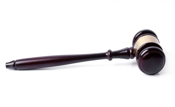 Condenado a un año de prisión por romperle la nariz y dos dientes a un jubilado en la estación de autobuses