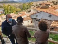 Una imagen de la visita oficial a Borobia este martes. /Sdg