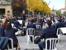 Foto 4 - GALER&Iacute;A: La Banda toca en la Fiesta Nacional