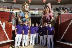 Cabezudos y Gigantes / María Ferrer