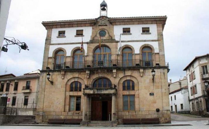 Imagen de la casa consistorial de Covaleda. 