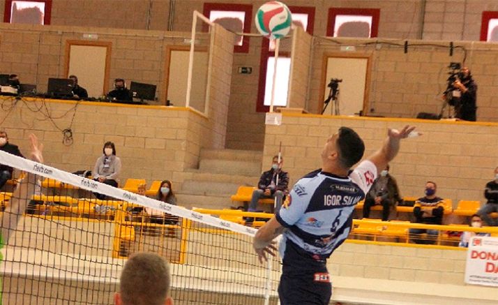 Ígor Silva, primer celeste en el equipo ideal de la Superliga