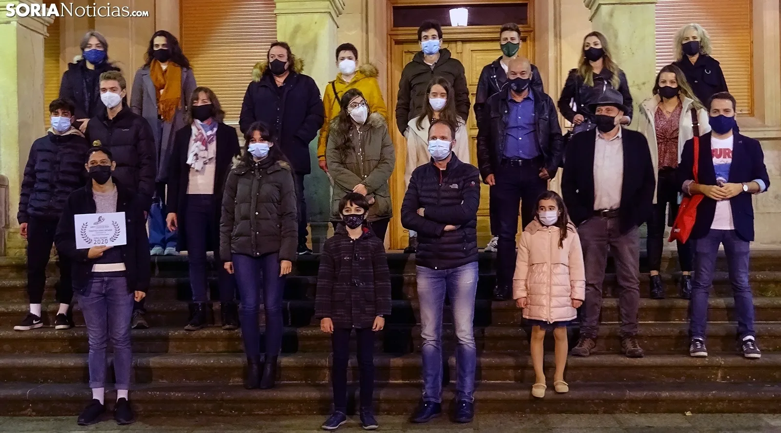 Galardonados, participantes, miembros del jurado y representantes municipales ayer, tras la entrega de premios. /SN
