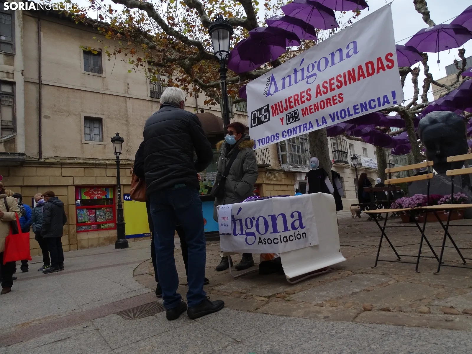 Una imagen de la plaza de las Mujeres esta mañana del 25-N. /SN