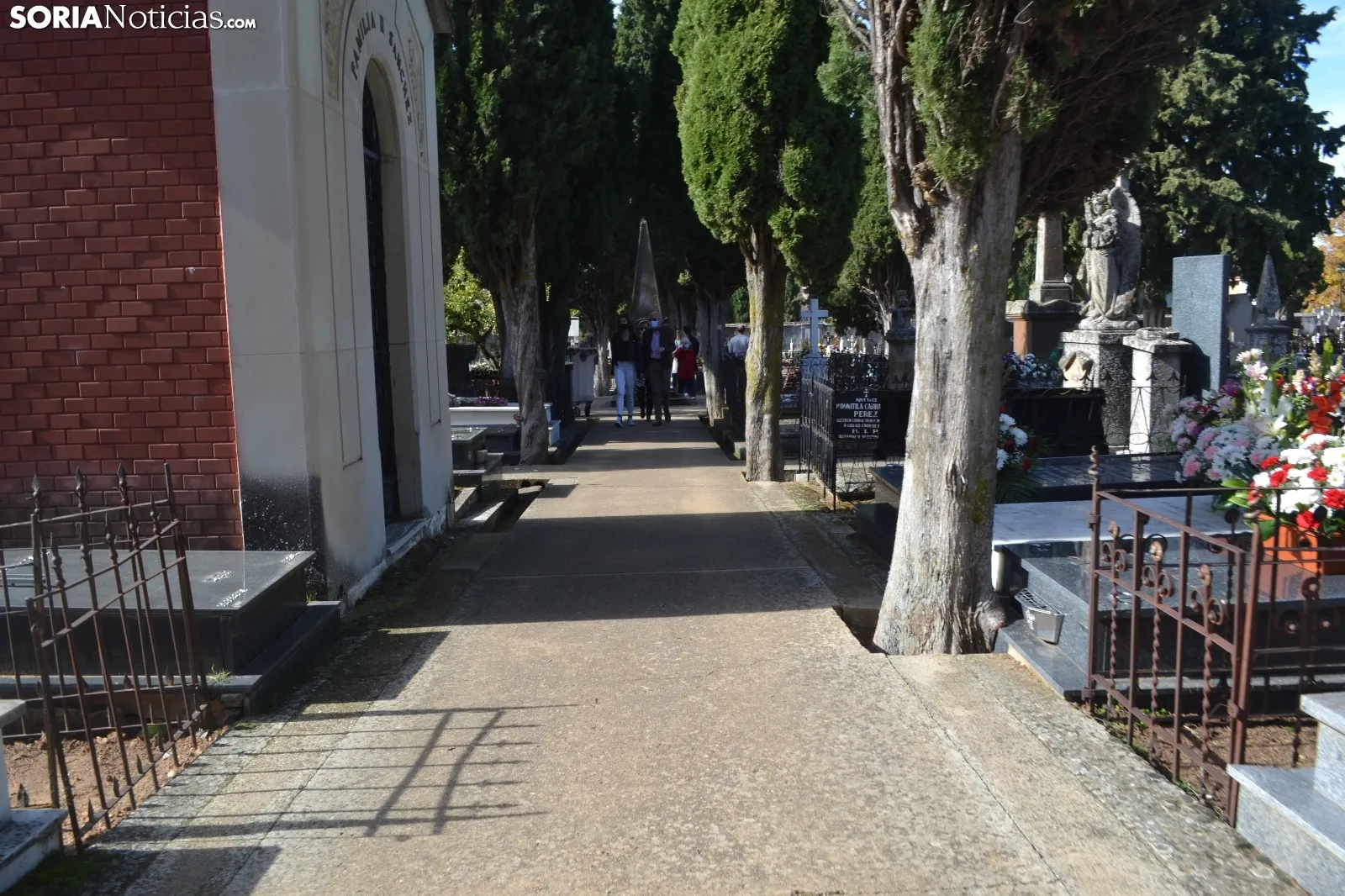 Una imagen del cementerio del Espino este domingo, 1 de noviembre. /SN