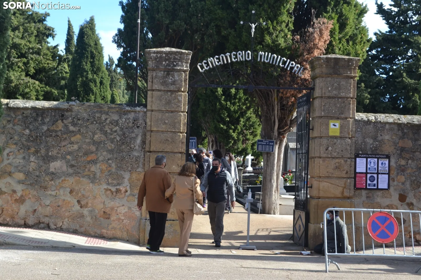 Una imagen del cementerio del Espino este domingo, 1 de noviembre. /SN