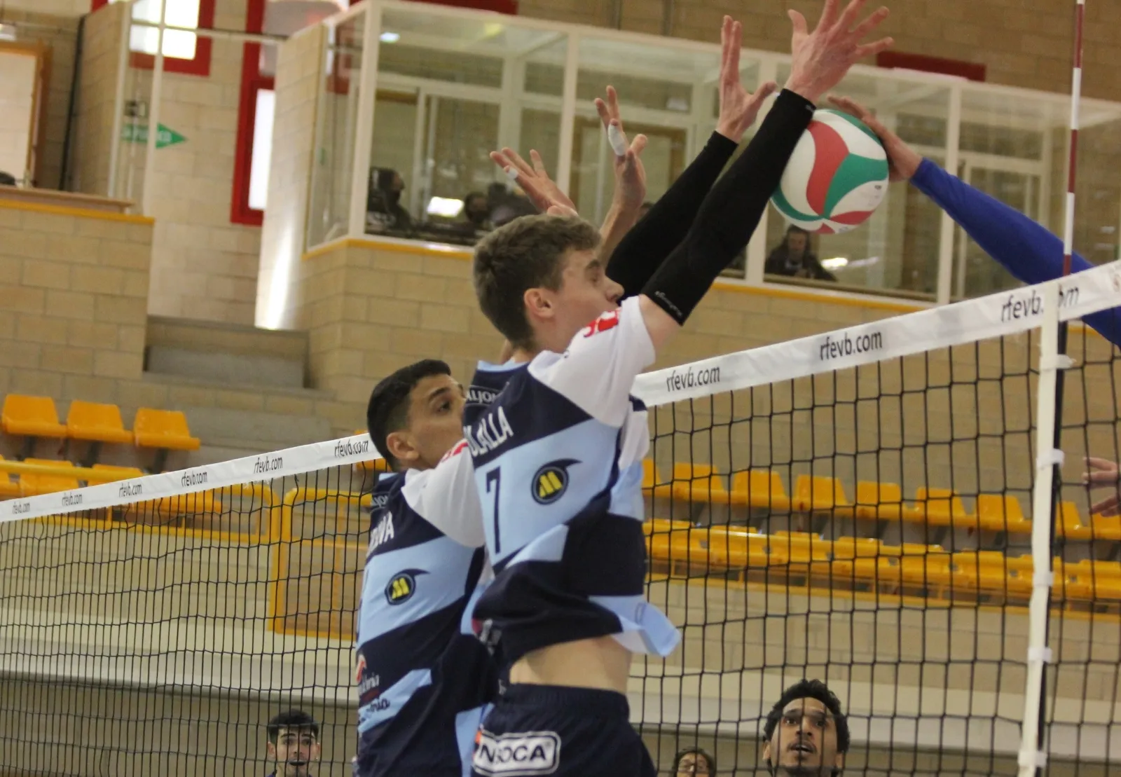 Foto 7 - L&acute;Illa Grau se reivindica en Soria y gana 1-3