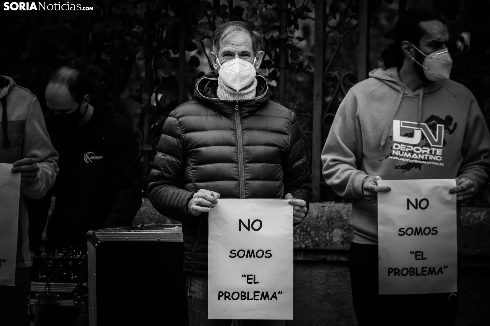 Concentración por la reapertura de los espacios deportivos. /Viksar Fotografía