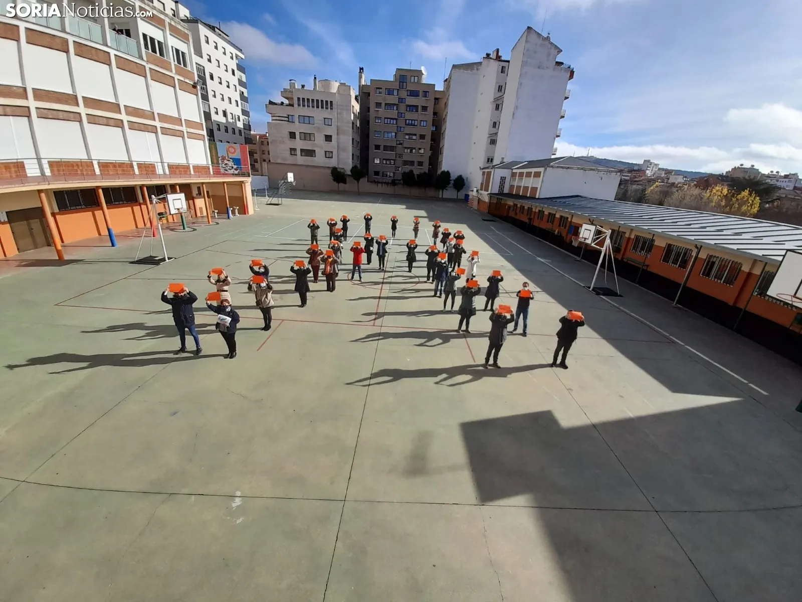 Una imagen del patio de Escolapias este domingo. /SN
