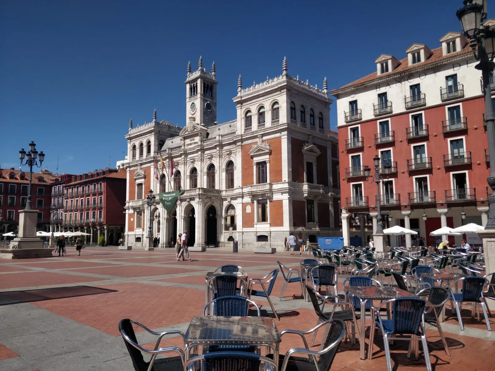 Foto 2 - Castilla y Le&oacute;n cierra bares, centros comerciales y gimnasios