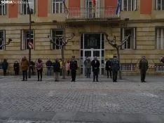 Una imagen de la concentración hoy frente a la sede del Gobierno de España en Soria. /SN