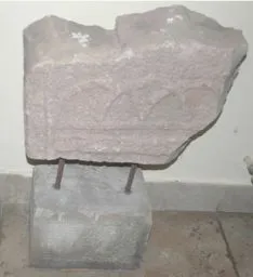 Foto 4 - Requisan un escudo her&aacute;ldico de piedra del siglo XVI en un bar de Soria