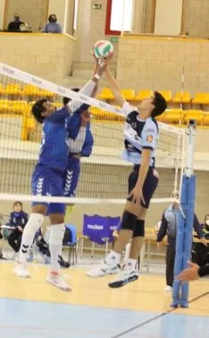 Foto 5 - L&acute;Illa Grau se reivindica en Soria y gana 1-3