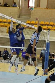 Foto 4 - L&acute;Illa Grau se reivindica en Soria y gana 1-3
