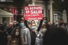 Concentración por la reapertura de los espacios deportivos. /Viksar Fotografía