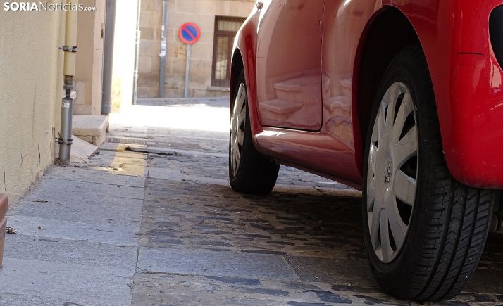 La velocidad en calles sin acera no podrá superar los 20 km/h