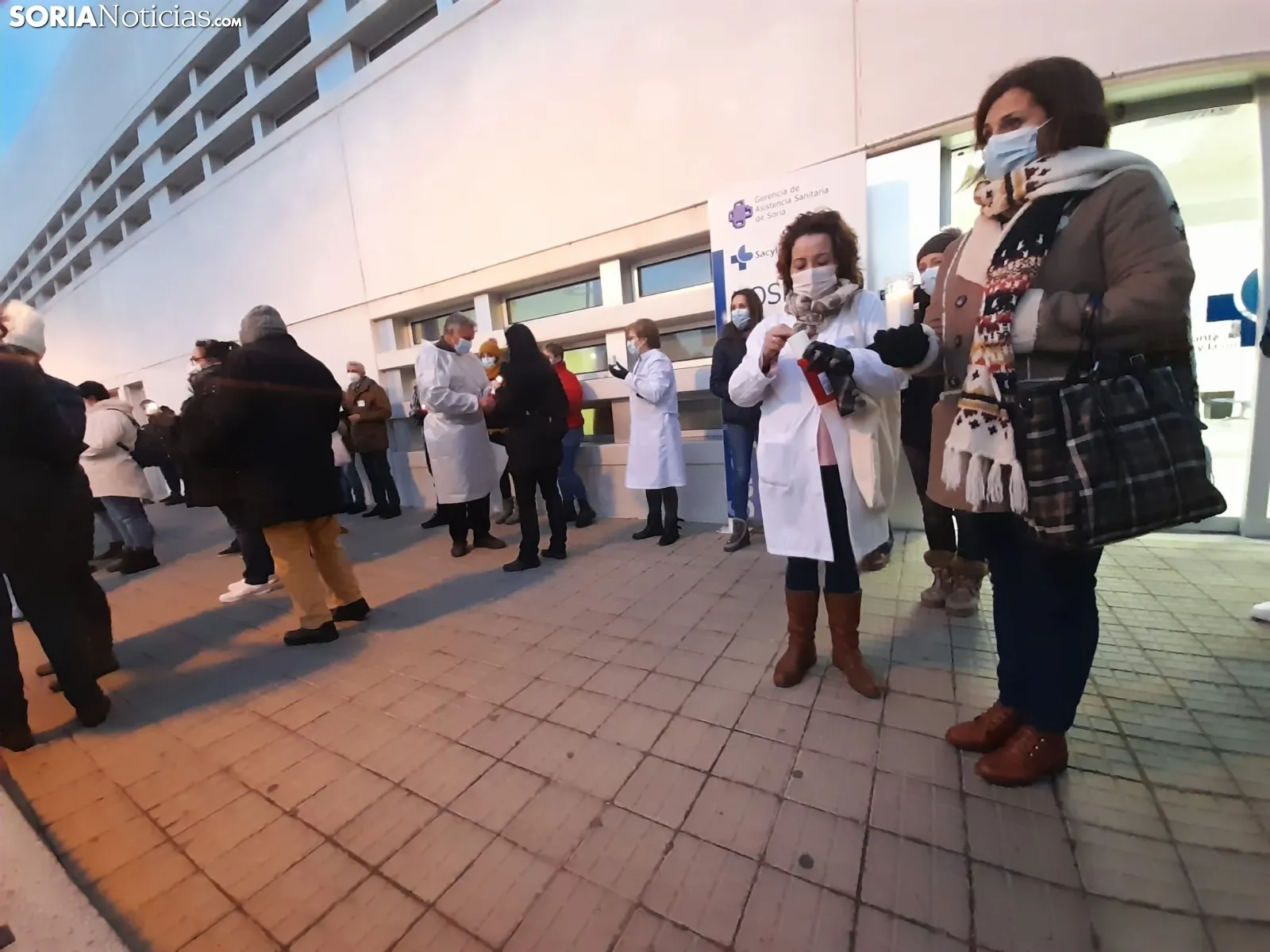 Una imagen de la concentración de esta tarde en el exterior del Santa Bárbara. /SN 