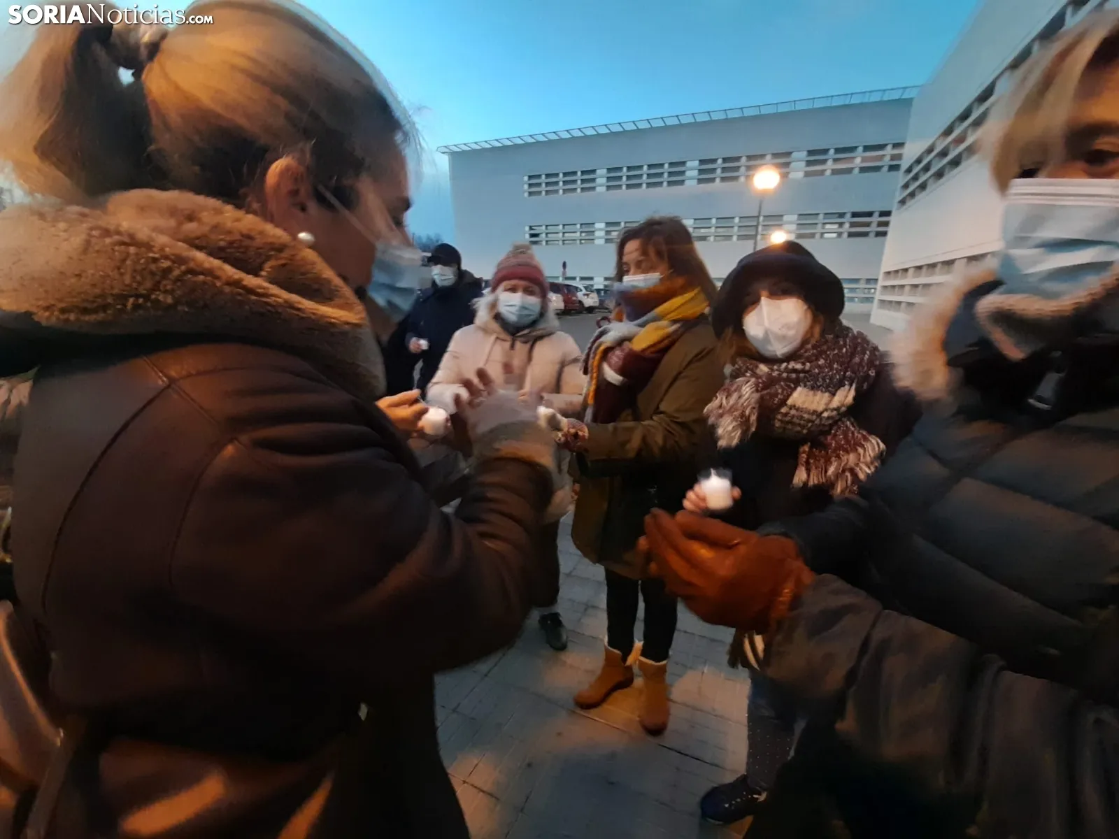 Una imagen de la concentración de esta tarde en el exterior del Santa Bárbara. /SN 