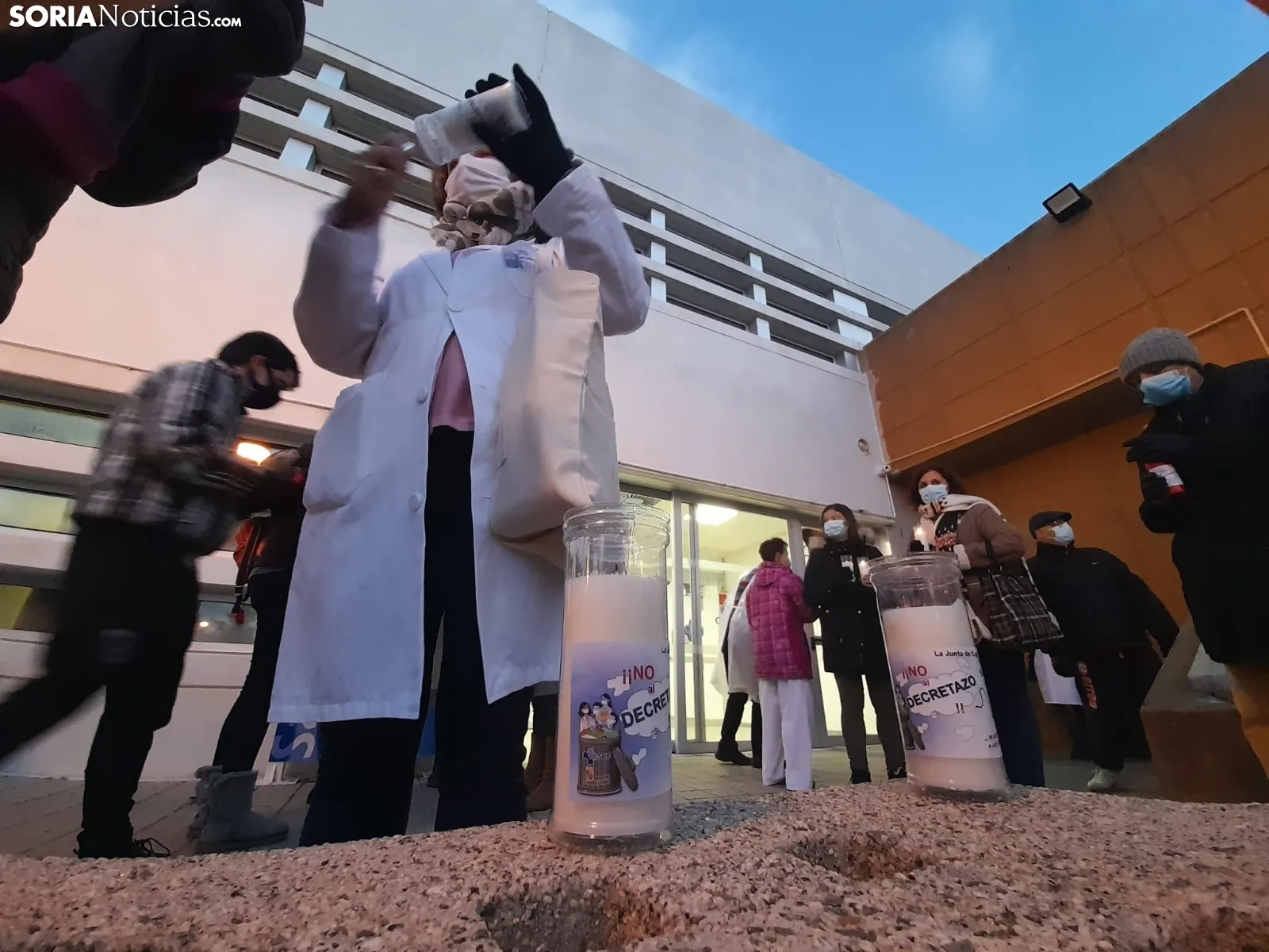 Una imagen de la concentración de esta tarde en el exterior del Santa Bárbara. /SN 