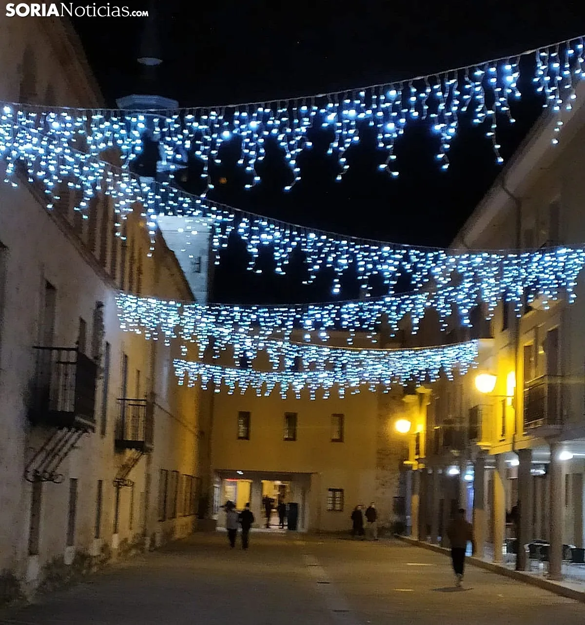 Foto 2 - La plaza Mayor burgense, radiante esta Navidad