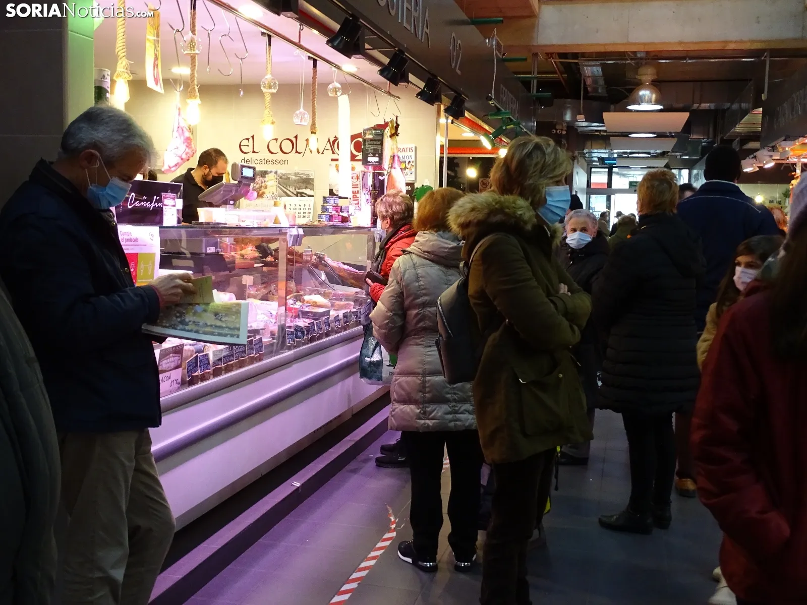 Mercado Municipal durante la mañana de Nochebuena.