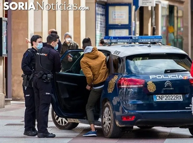 Foto 2 - Soria: 4 detenidos y 7 polic&iacute;as con lesiones, tras la intervenci&oacute;n en una fiesta en un piso