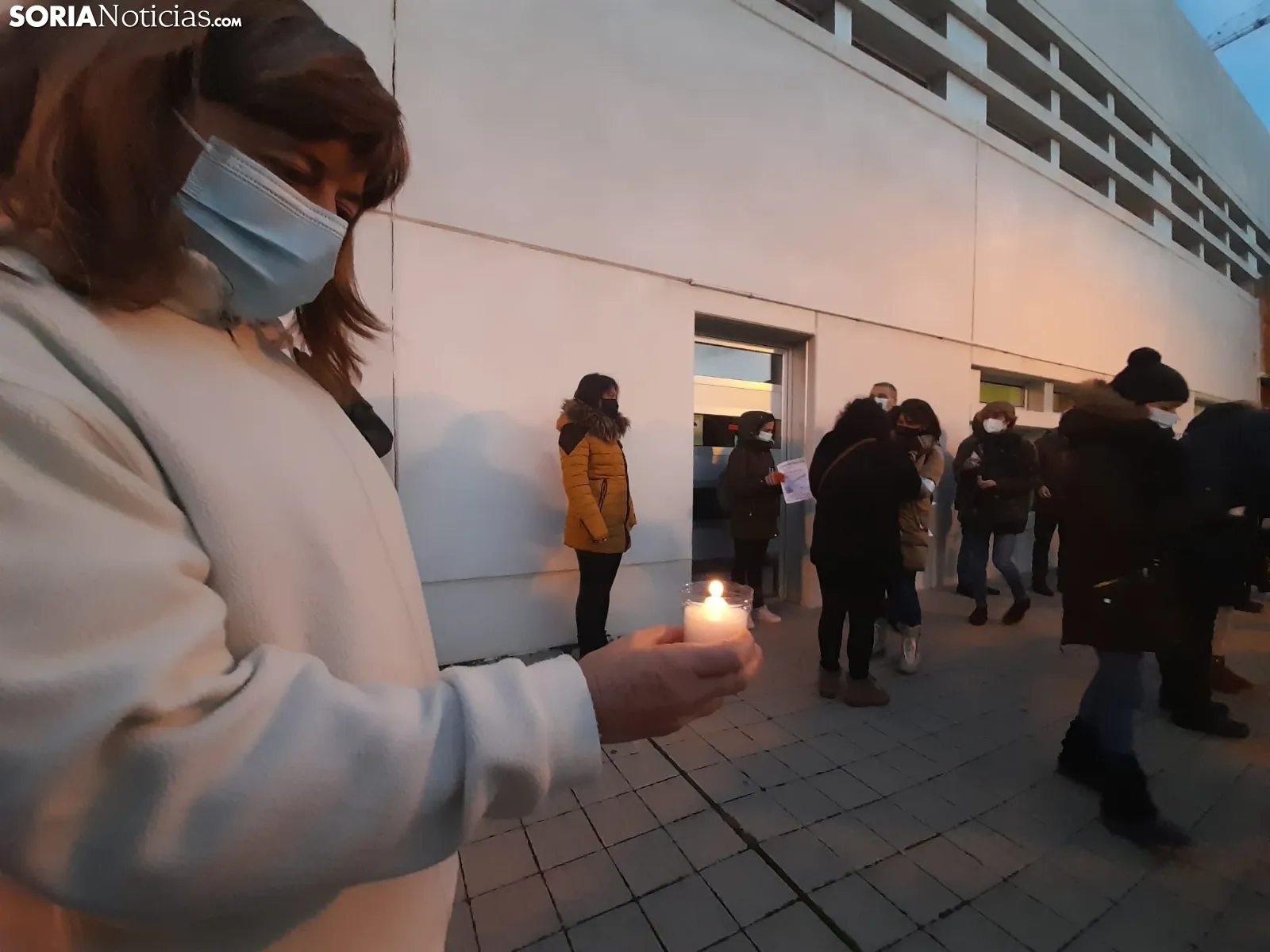 Una imagen de la concentración de esta tarde en el exterior del Santa Bárbara. /SN 