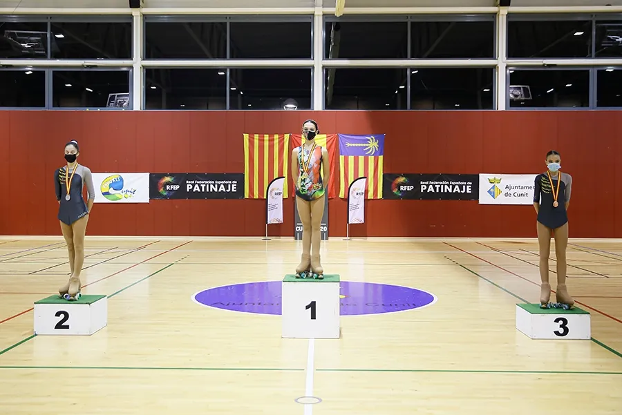 Foto 2 - &Aacute;ngela Diez, campeona de Espa&ntilde;a 2020 de patinaje art&iacute;stico en cadete