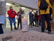 Una imagen de la concentración de esta tarde en el exterior del Santa Bárbara. /SN 