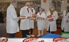Foto 5 - El consejero de Agricultura alaba en &Oacute;lvega el esfuerzo del sector agroalimentario