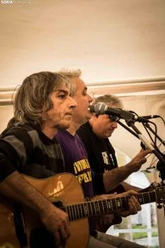 Reincidentes en acústico. /Viksar Fotografía.