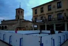 Foto 3 - Almaz&aacute;n comienza la Navidad patinando