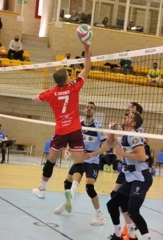 Foto 4 - Un s&oacute;lido R&iacute;o Duero gana con contundencia al Arenal Emev&eacute; (3-0)