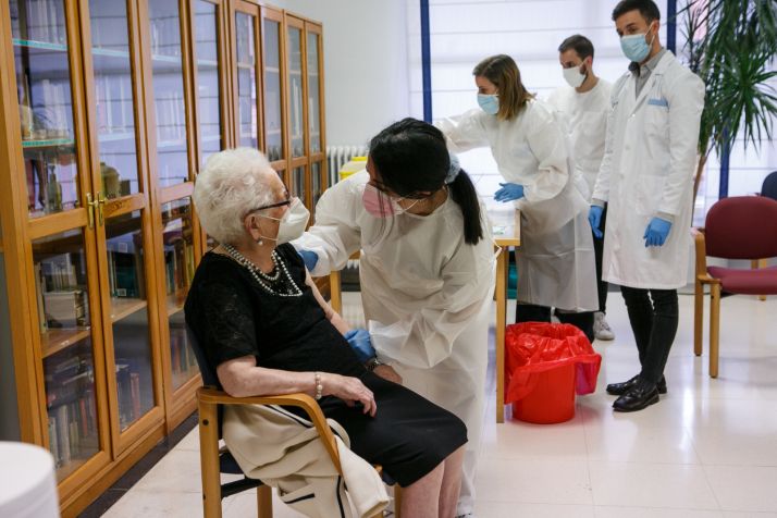  Fotos: Felicitas Jim&eacute;nez Ridruejo, de 97 a&ntilde;os, la primera soriana vacunada contra el Covid