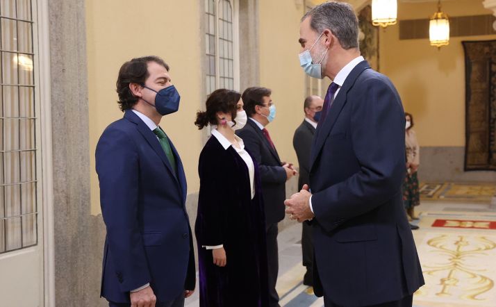 Mañueco destaca el papel de la RAE como la institución cultural más importante en la defensa de la lengua española