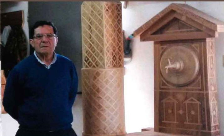 El artesano adnamantino Carlos Márquez lleva sus obras al aula de San Vicente