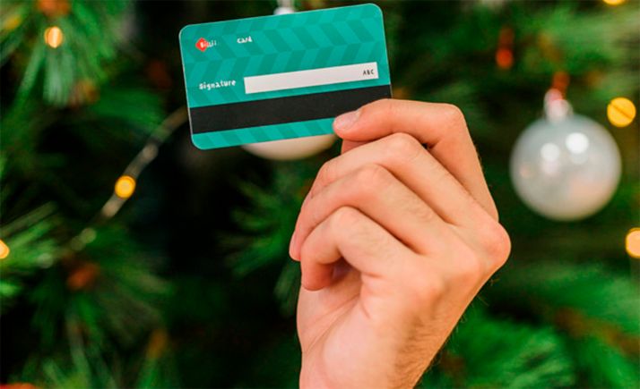 Unicaja Banco incentiva el uso de tarjetas de pago en Navidad con el sorteo de 20 tarjetas regalo de 100 euros