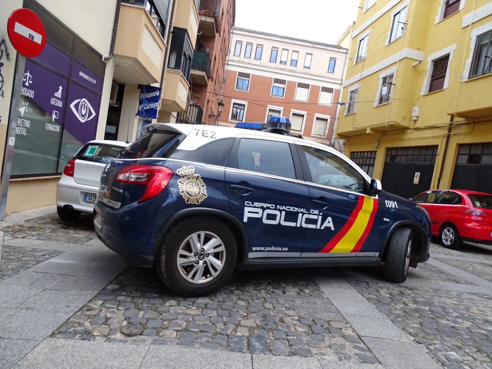 Foto 2 - La Polic&iacute;a Nacional impide que un positivo por covid viaje en autob&uacute;s hasta Almaz&aacute;n