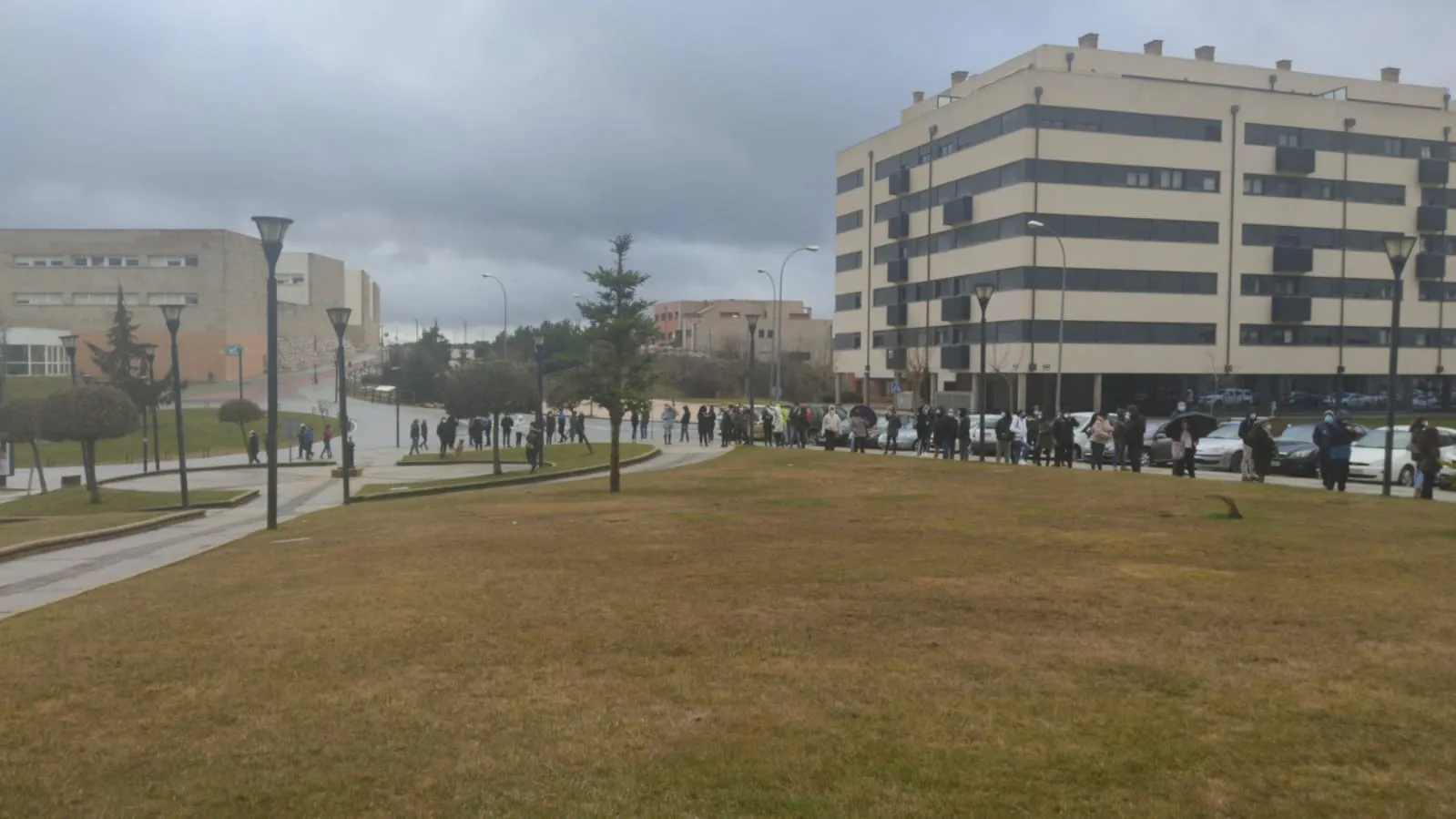Foto 10 - Fotos: Colas que "van r&aacute;pido" en el comienzo del cribado masivo en Soria
