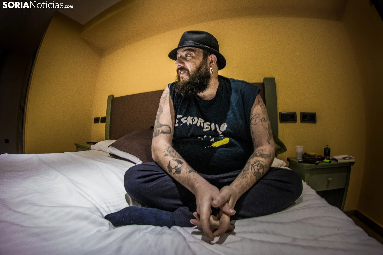 Kutxi Romero atiende a Soria Noticias en su hotel. /Viksar Fotografía
