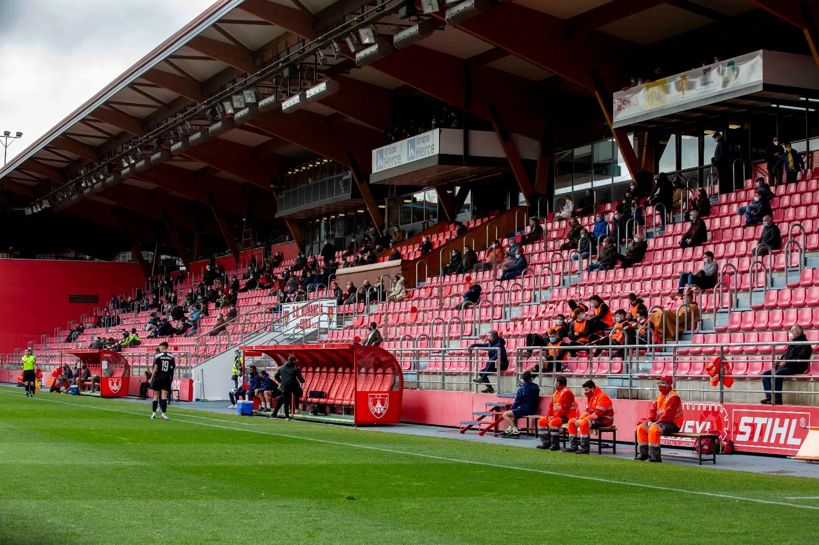 Foto 2 - Un Joel inmenso chafa el debut de Huerta con el Numancia