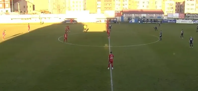 Foto 2 - Directo: dolorosa derrota del Numancia en el campo del Marino de Luanco (1-0)