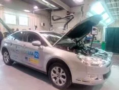 Foto 3 - El CIFP Pico Frentes recibe un veh&iacute;culo para profundizar en los conocimientos docentes